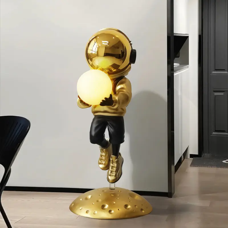 Creative Home Living Room Decoration Housewarming Gift Nordic Style Astronaut Sculpture Landing Tray Decoration